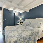 Santo Spirito Romantic By Mmega