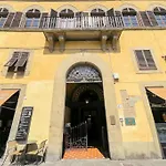 Elegante Residenza In Piazza De\' Pitti