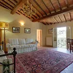 Elegante Appartamento In Collina