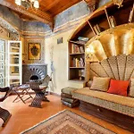 Renaissance Apartment In Historic Building With Duomo Views