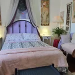 Suite In House..