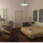 Large Room In Antique Building In Santo Spirito