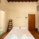 Via Benedetta, 13 - Florence Charming Apartments - Florentine Gem Steps From Station - Prime Spot!