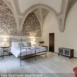 Calzaiuoli Apartments By Mamo Florence