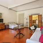 Spacious & Bright, Next To The Duomo Of Florence, Michelangelo, With Patio