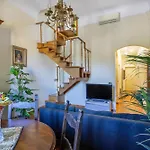 Oltrarno Tasso Apartment In Florence