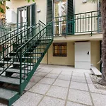 Flora - Brand New Apartment Near Historic Center