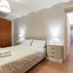 S.Ambrogio Courtyard In Florence-Hosted By Thinah
