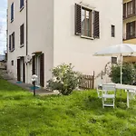 Nelson Mandela Forum Flat