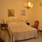Barbara House - Guest House