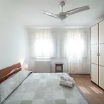 Porcellana 25 House