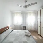 Porcellana 25 House