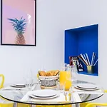 Historic Center Renovated Apartment- Amazing Location-By Likehomeflorence