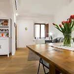 Super central handcraft lovers Home