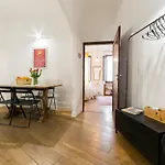Super central handcraft lovers Home