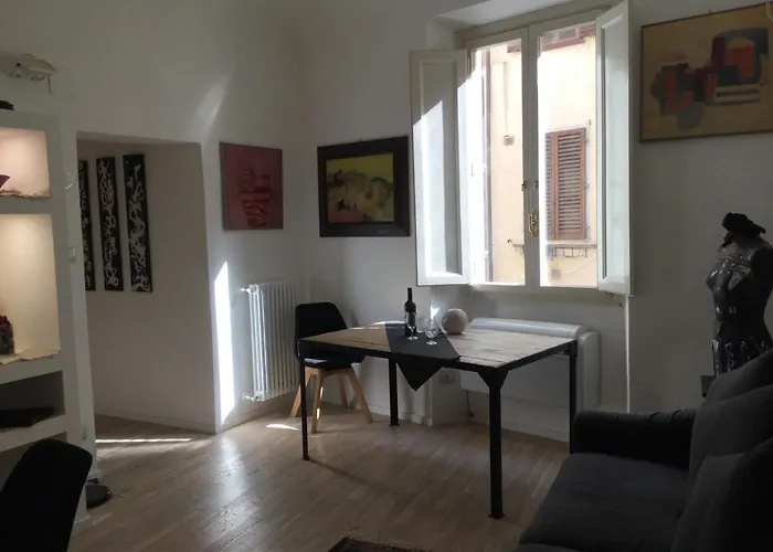 Old Town Florence Apartment Facing S.Croce