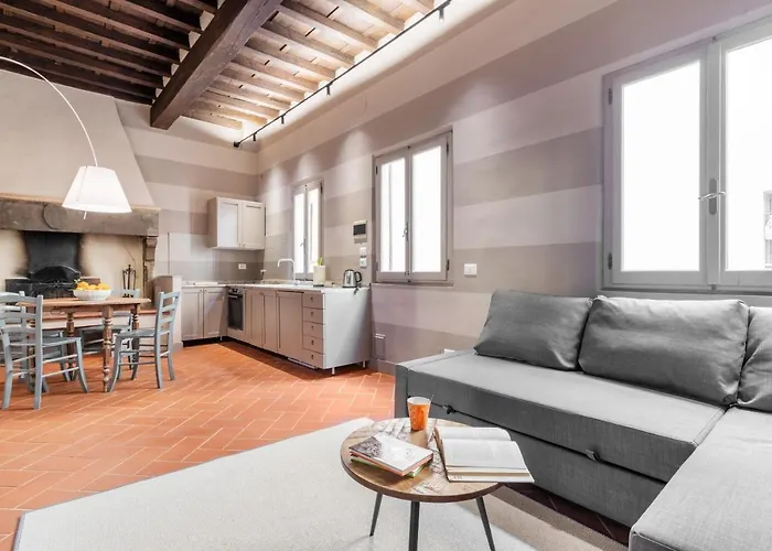 Santa Trinita Industrial Flat