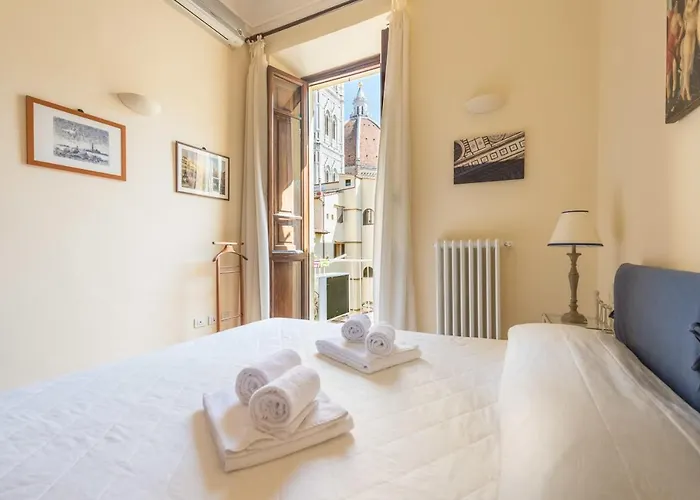 CHARMING 2BED APARTMENT overlooking DUOMO