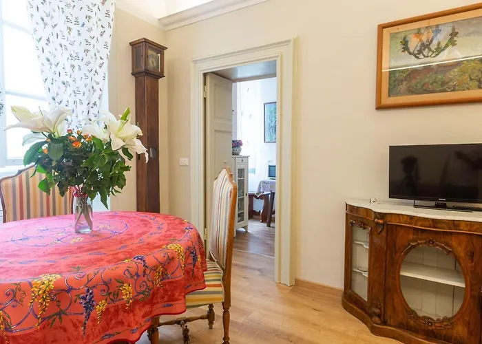 Apartment Vespucci- Quite Historic Palace