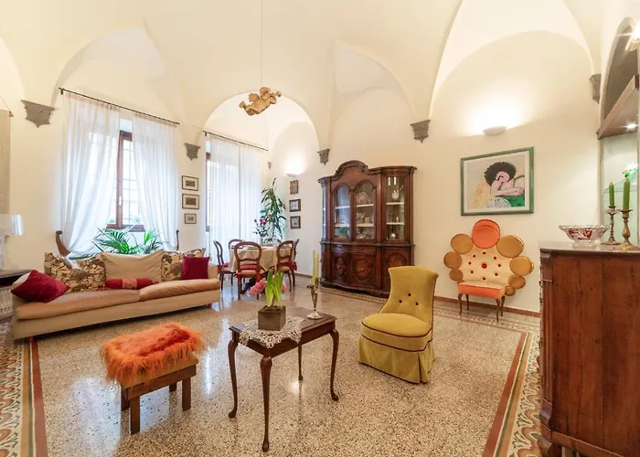 The Paintress Home With Private Patio