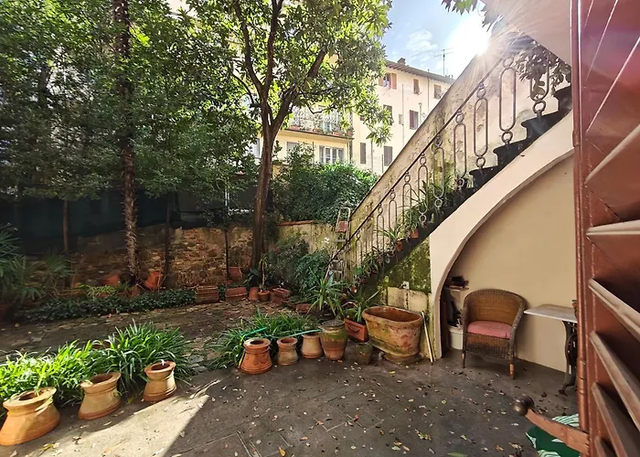 Mazzini Verde Charming Getaway With Courtyard