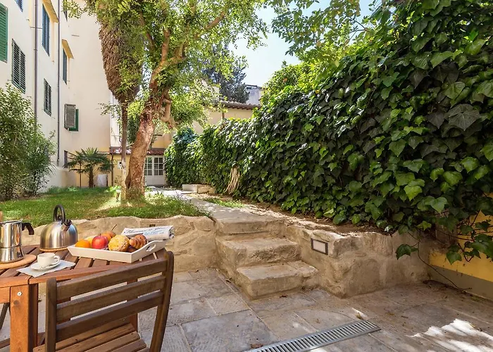 Garden Charming Niche