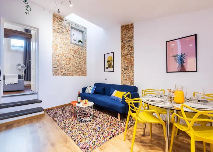 Historic Center Renovated Apartment- Amazing Location-By Likehomeflorence