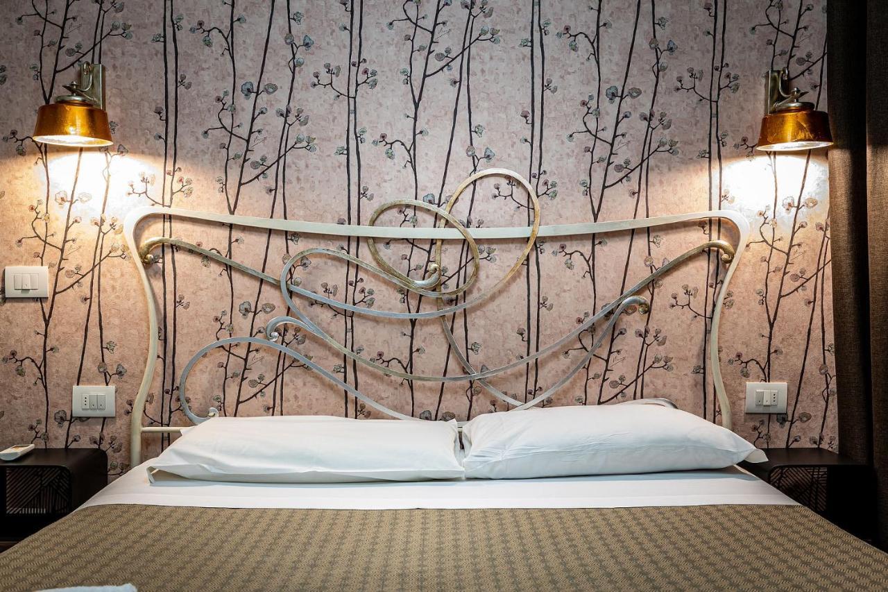 Bed & Breakfast Residenza D'epoca Al Numero 8 Florence