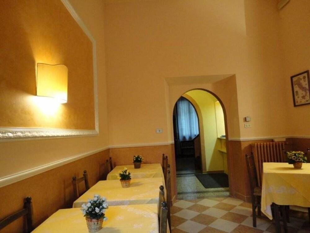 Hotel Delle Camelie 2*