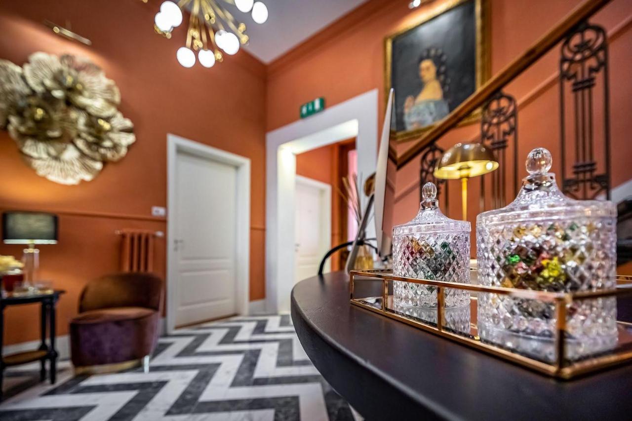 Ungherese Small Luxury 3* Florença