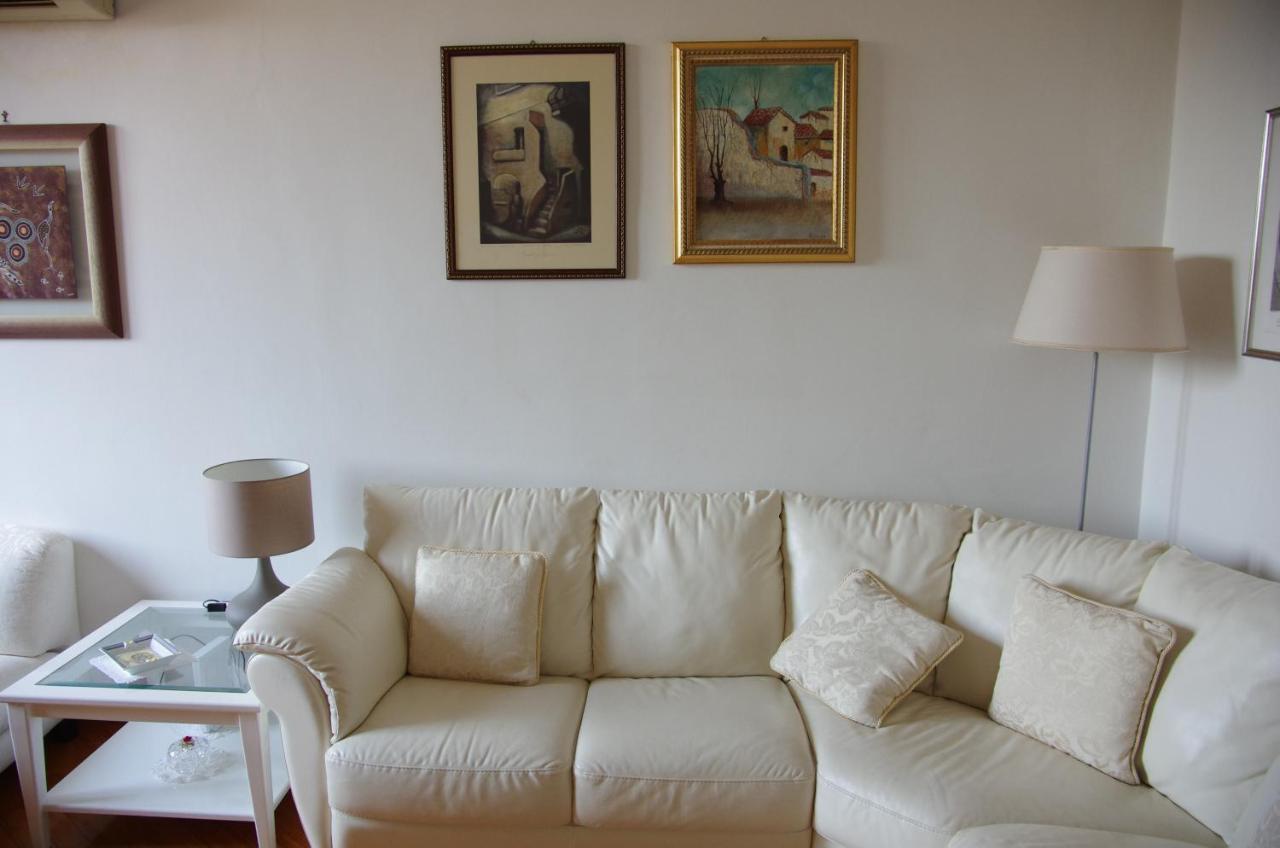 Artisti In With Great A/c Appartement