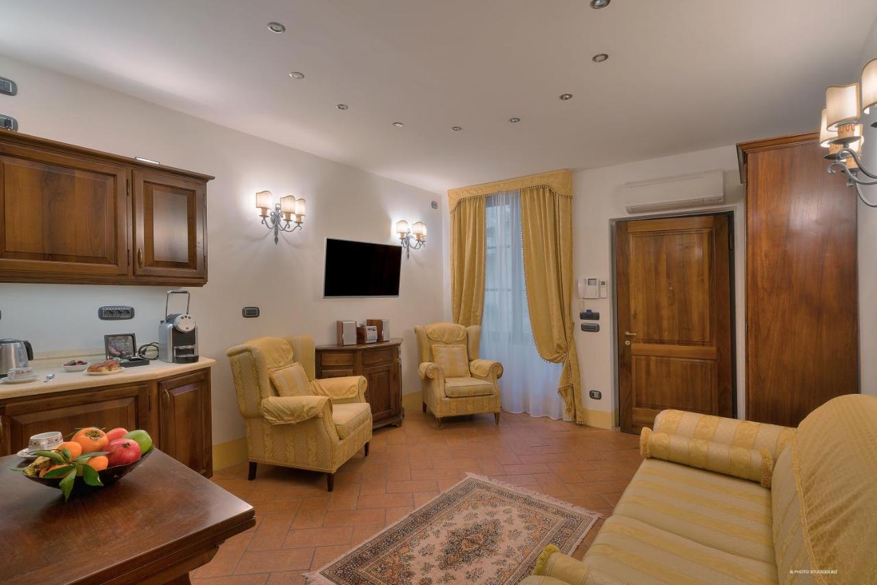 Aparthotel First Of 3*