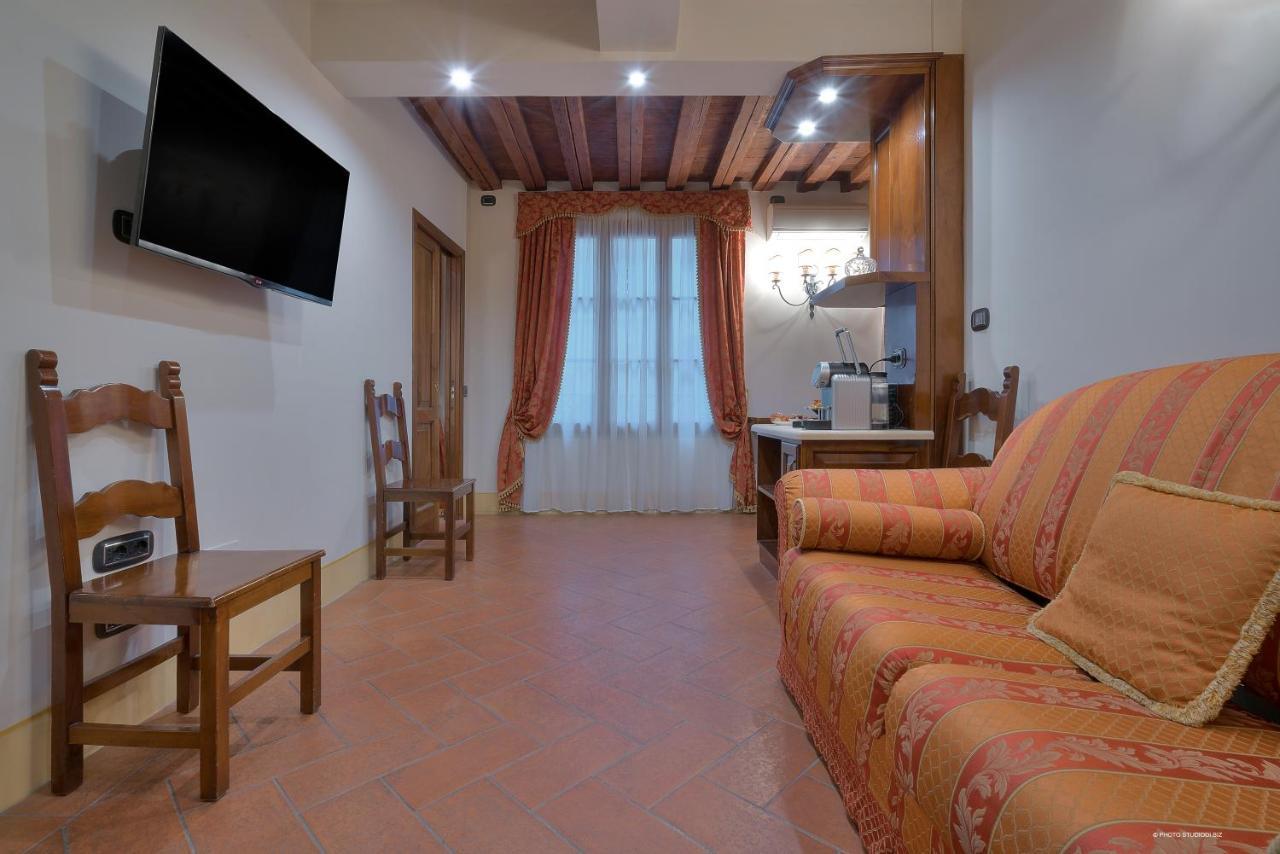 Aparthotel First Of 3*