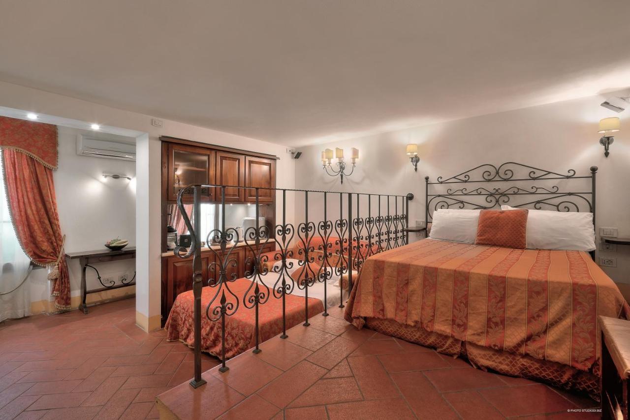 Aparthotel First Of 3*