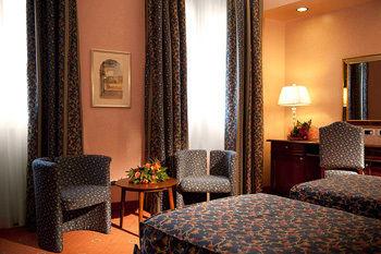 Rivoli Boutique Hotel 4*