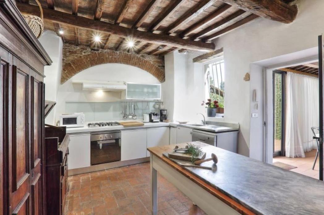 In Private Estate,shared Pool,parking,3km To Ponte Vecchio Villa *