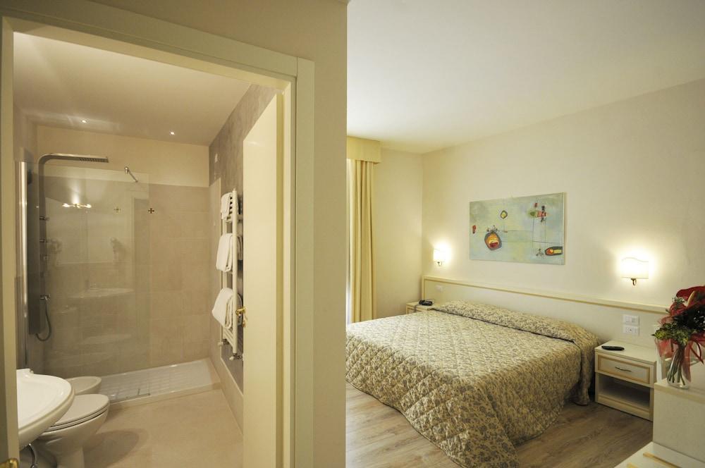 Hotel Azzi