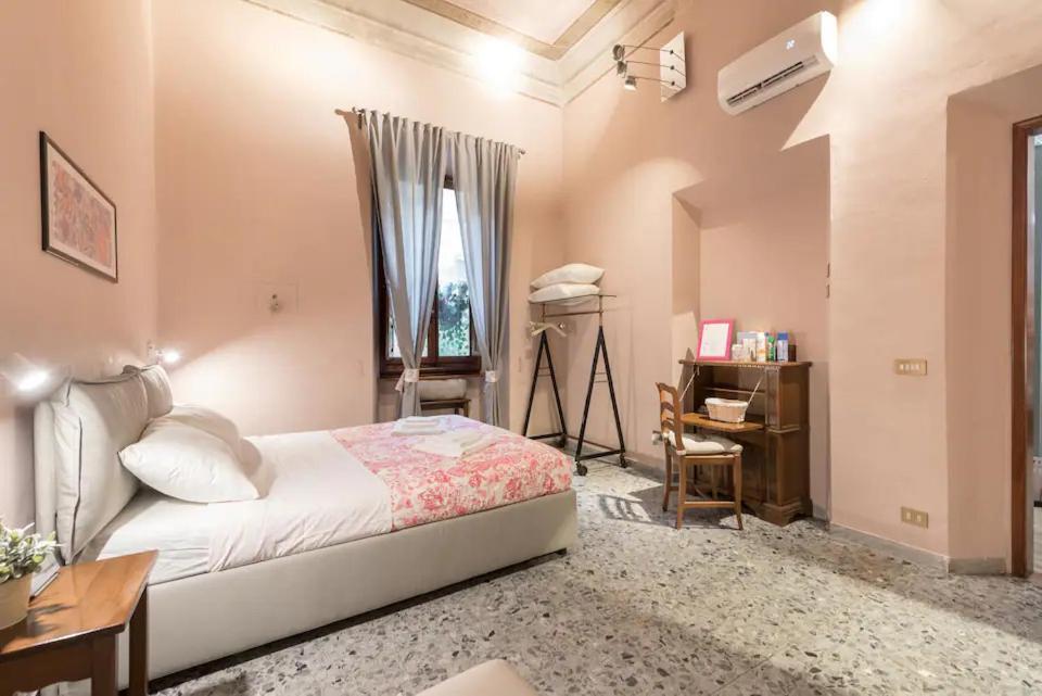Via Roma 4 * Firenze