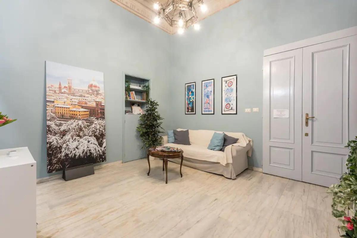 Via Roma 4 * Florence