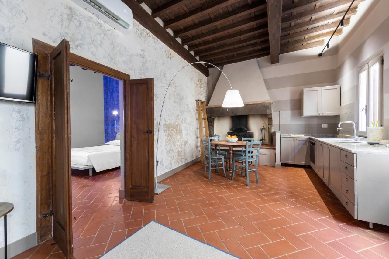 Santa Trinita Industrial Flat *