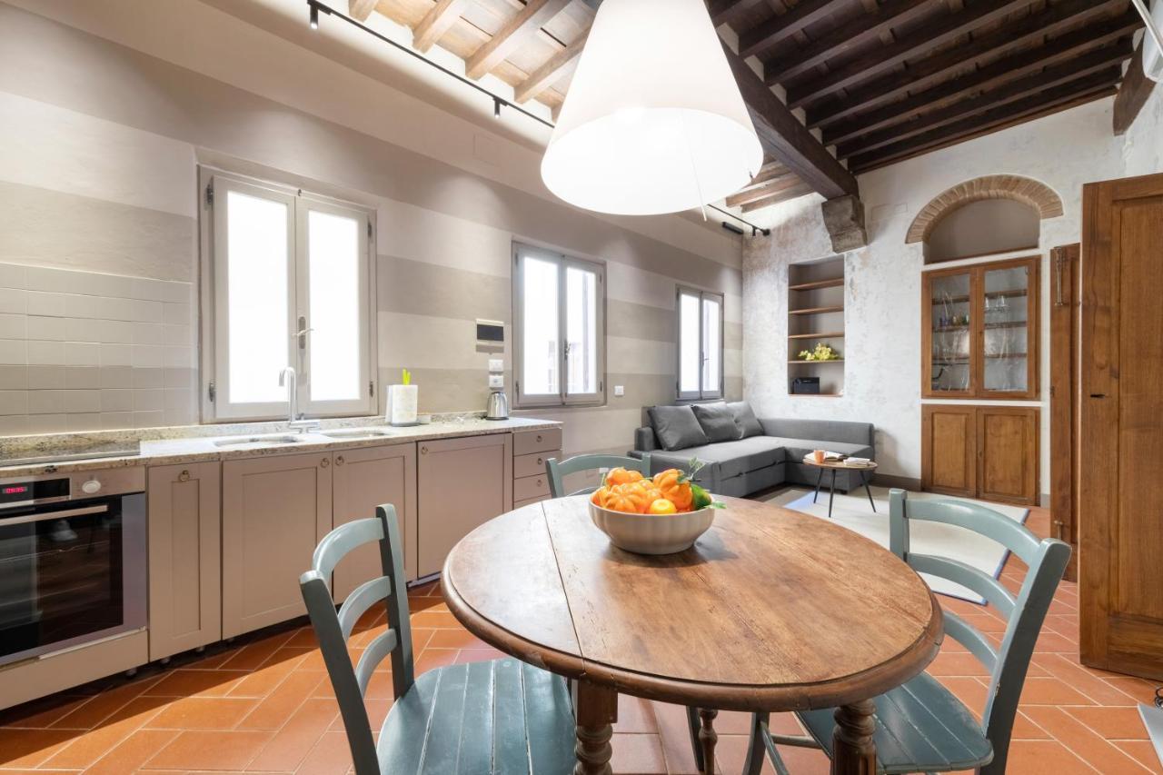 Santa Trinita Industrial Flat *