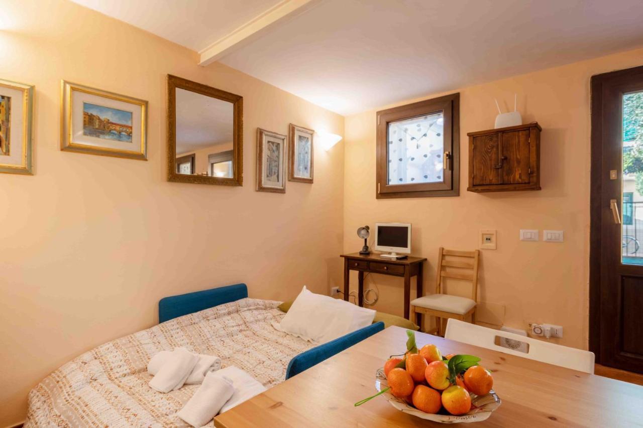 San Frediano Cozy Studio With Private Patio Leilighet Firenze