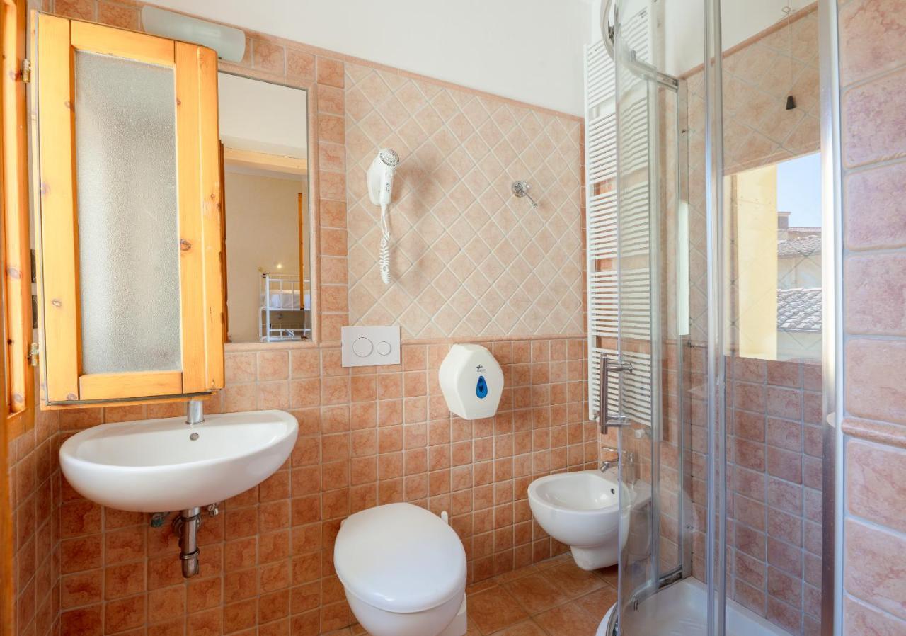 Hostel Archi Rossi *