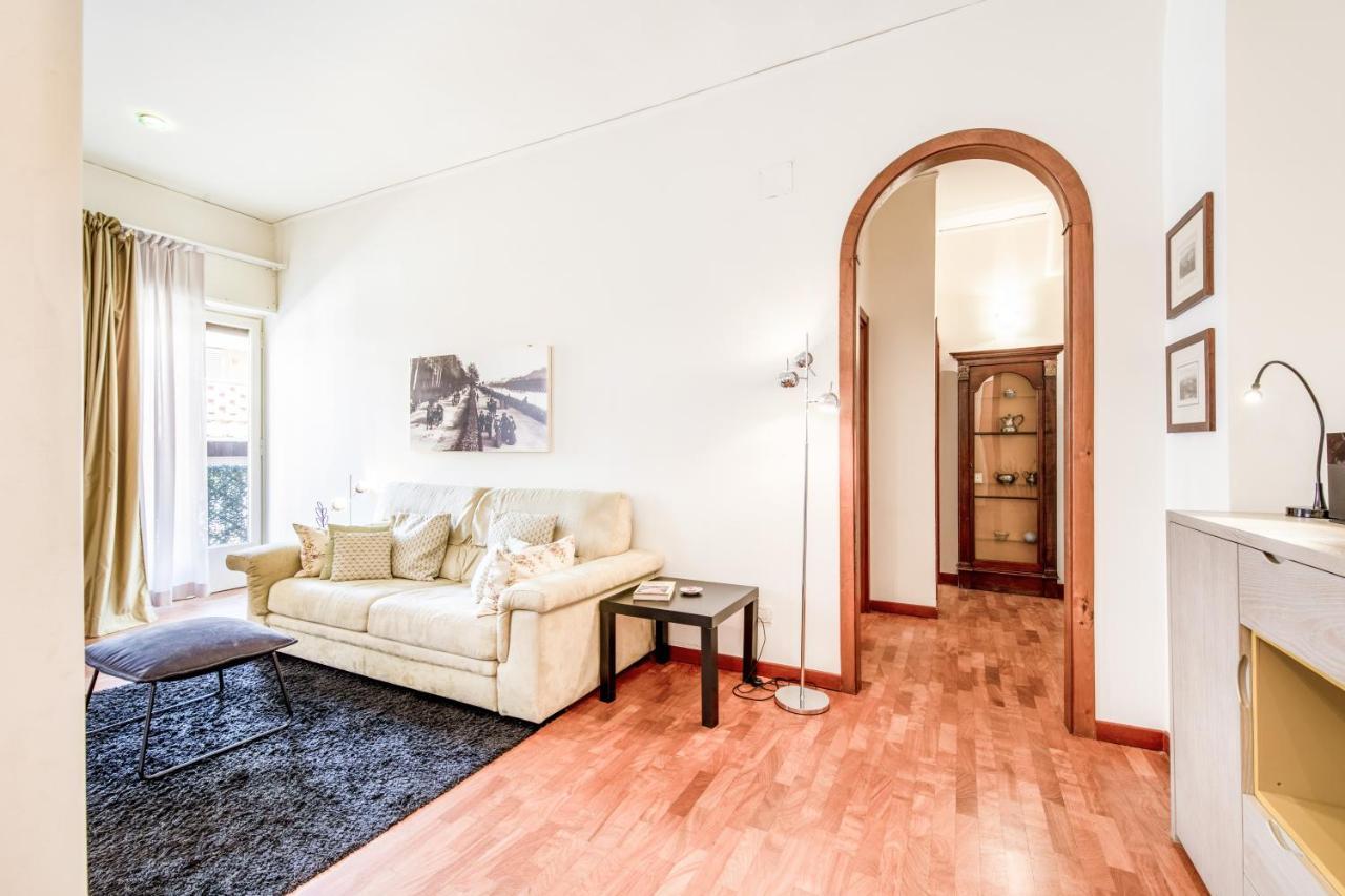 Guesthost - Elegant Ponte Vecchio Apartamento