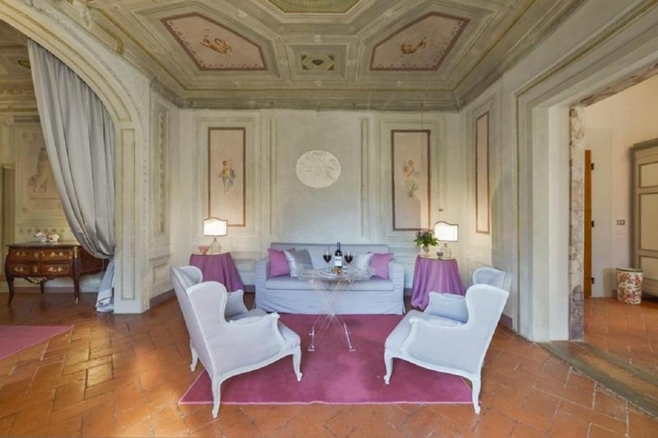 Appartement Maggio Frescoes By Vacavilla