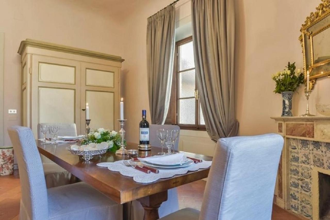 Appartement Maggio Frescoes By Vacavilla Florence