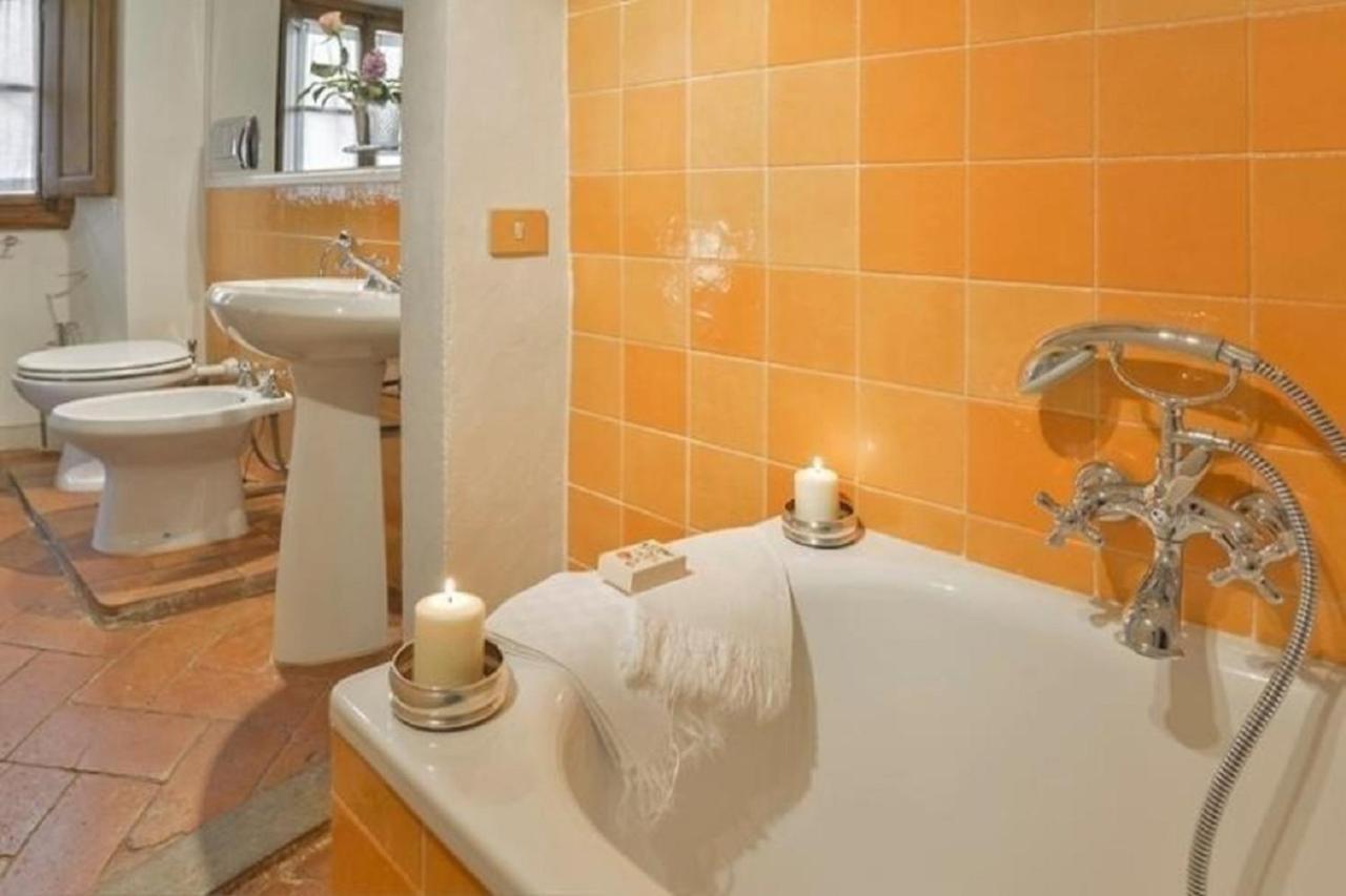 Appartement Maggio Frescoes By Vacavilla