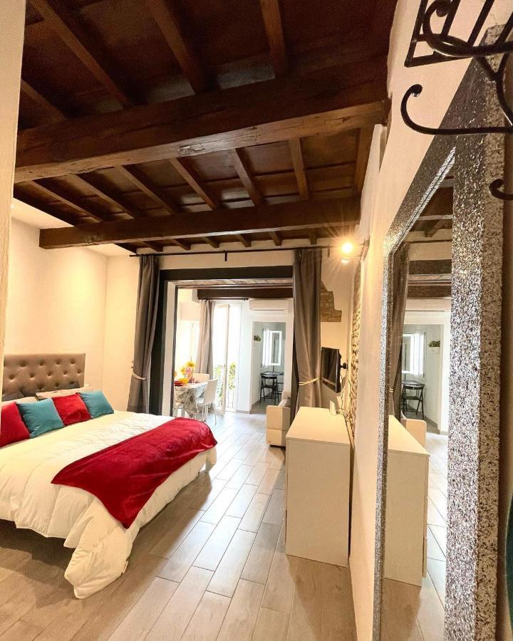 Roberto's Apartment. Piazza Santa Croce. Appartamento Firenze