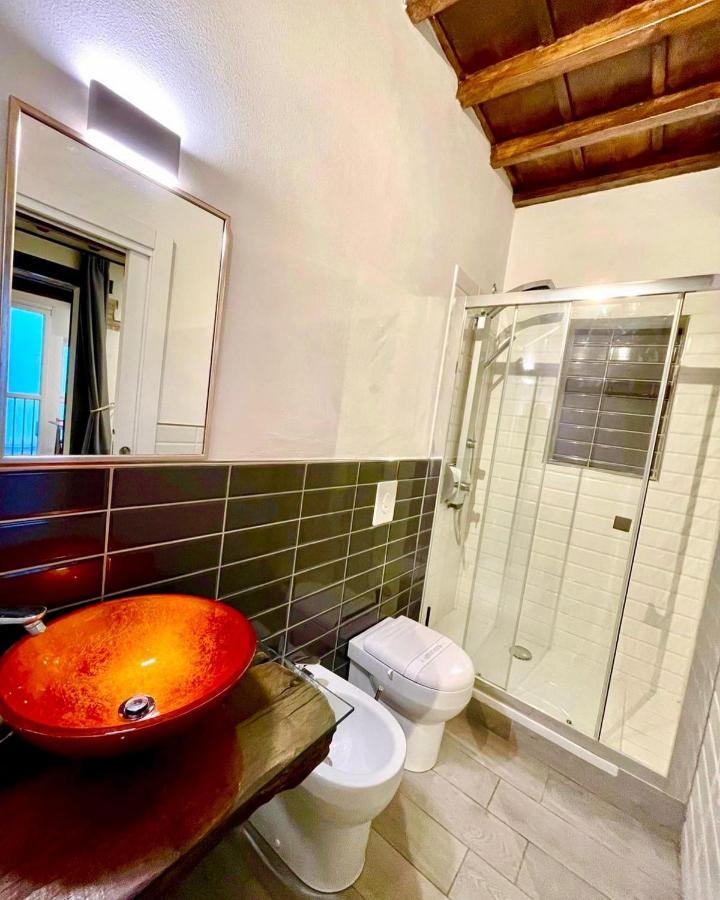 Roberto's Apartment. Piazza Santa Croce. * Firenze