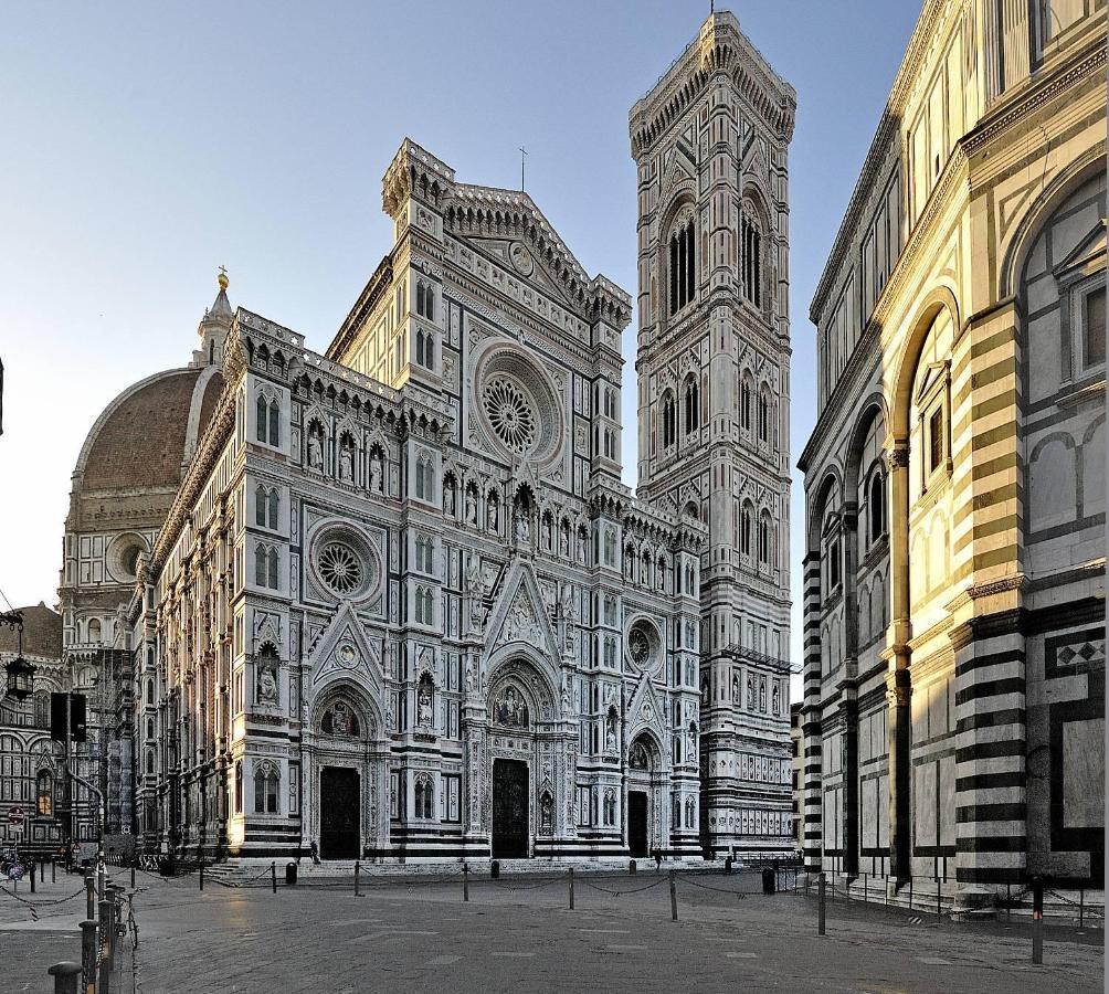 Roberto's Apartment. Piazza Santa Croce. Firenze